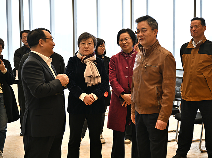 奉賢區(qu)政協赴嘉定新(xin)城(cheng)考察調研